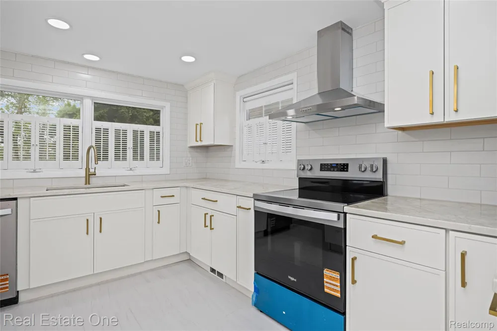 9047 Gale Road White Lake Charter Township, MI 48386