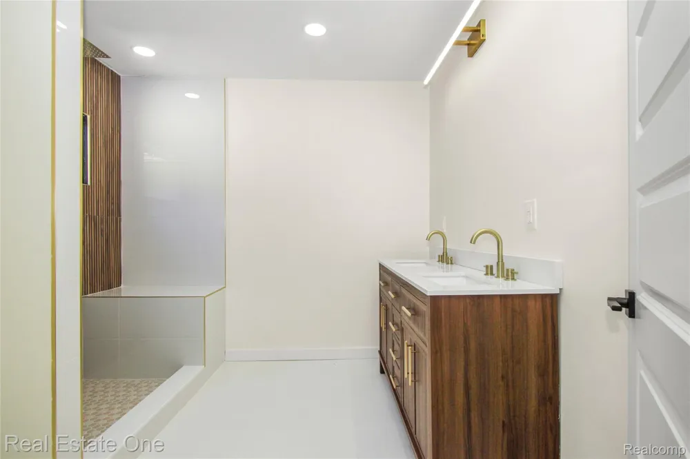 9047 Gale Road White Lake Charter Township, MI 48386