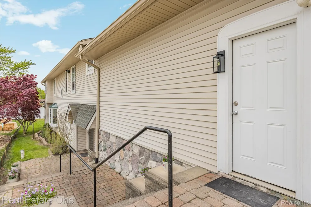9047 Gale Road White Lake Charter Township, MI 48386