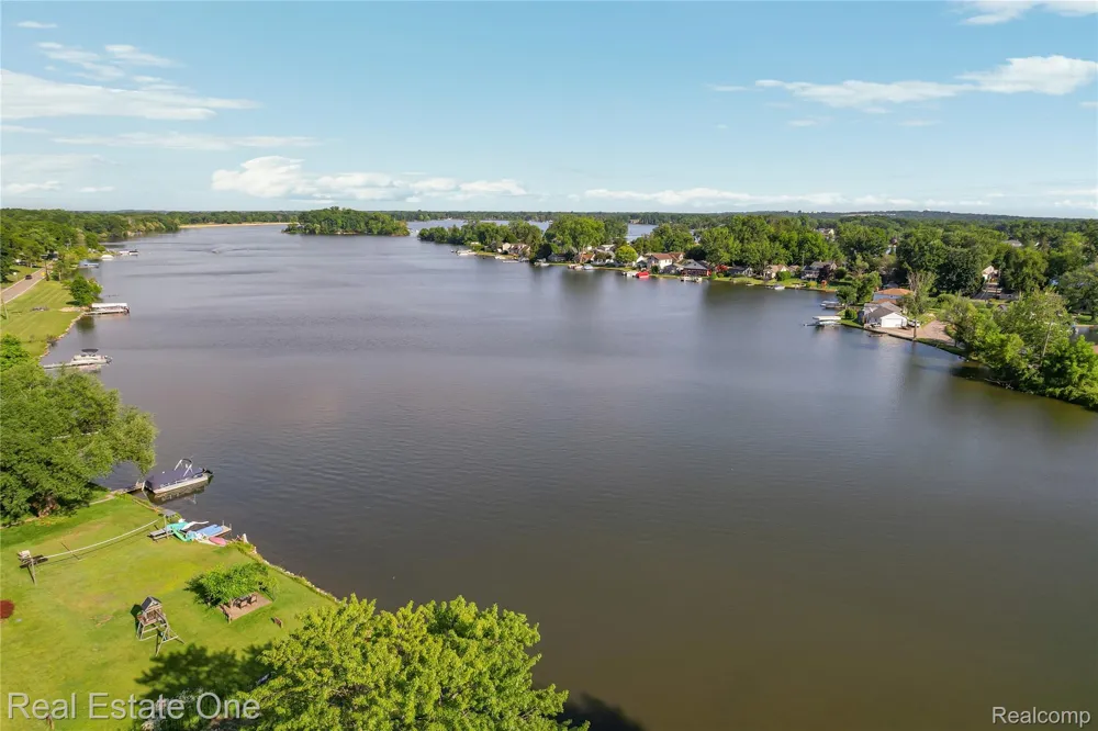 9047 Gale Road White Lake Charter Township, MI 48386