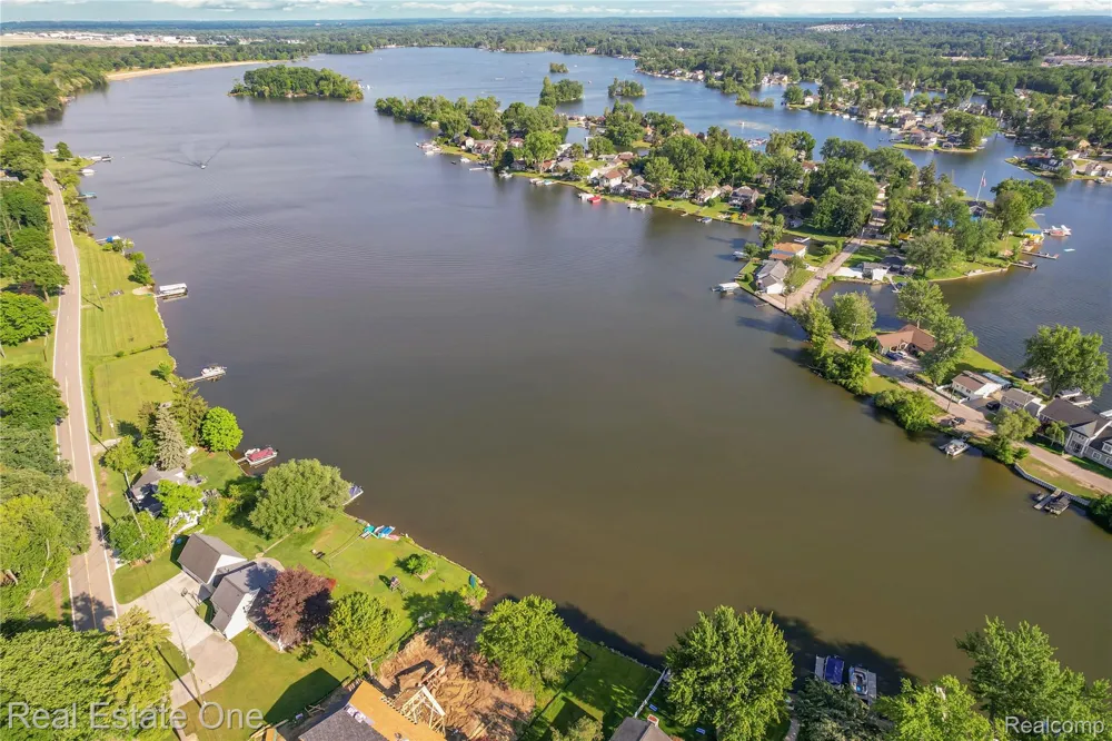 9047 Gale Road White Lake Charter Township, MI 48386