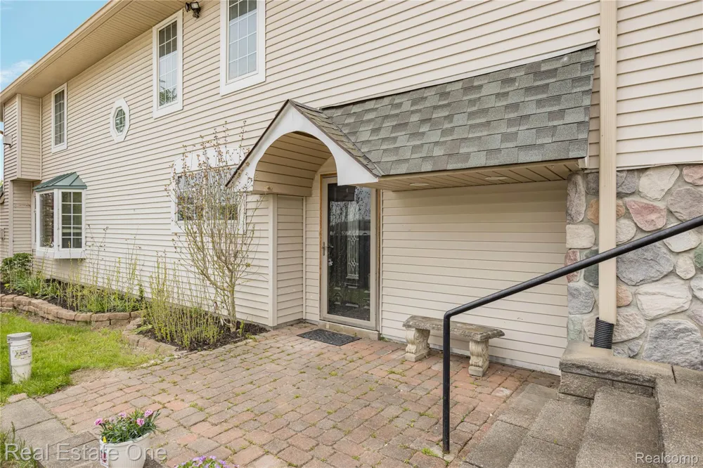 9047 Gale Road White Lake Charter Township, MI 48386