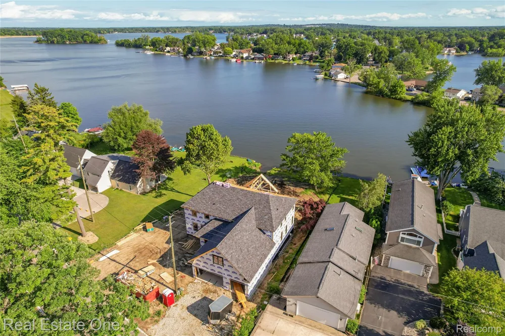 9047 Gale Road White Lake Charter Township, MI 48386