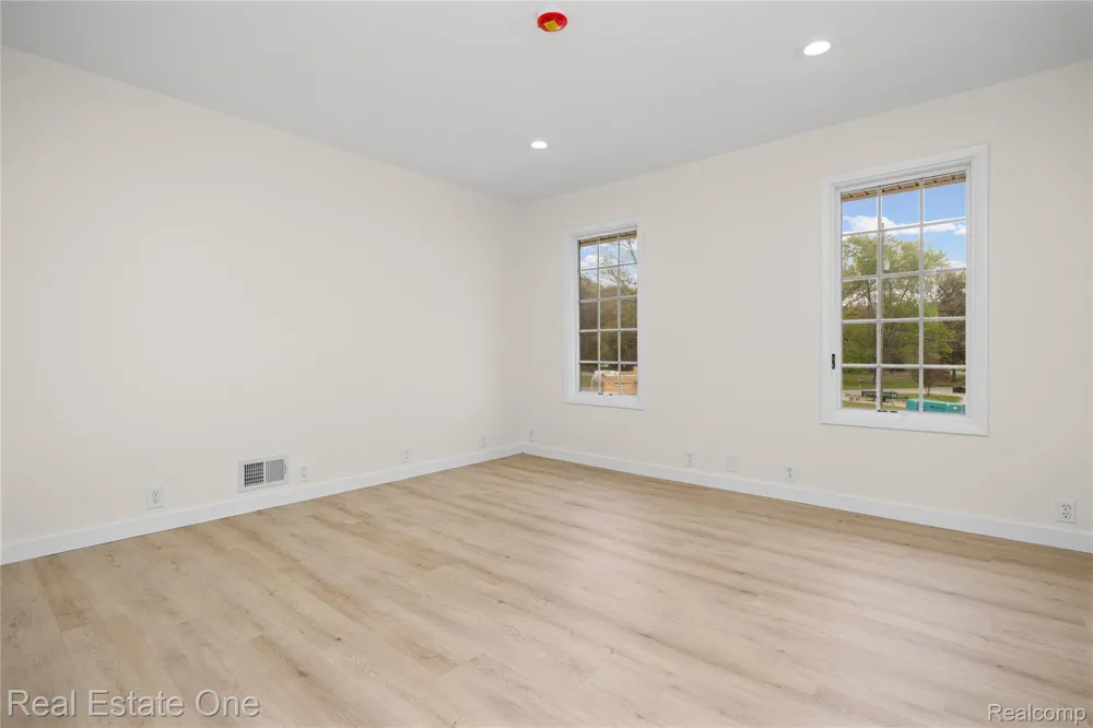 9047 Gale Road White Lake Charter Township, MI 48386