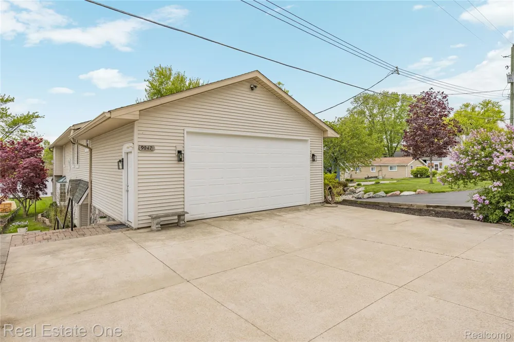 9047 Gale Road White Lake Charter Township, MI 48386