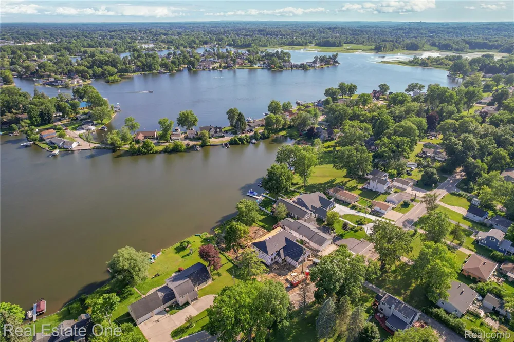9047 Gale Road White Lake Charter Township, MI 48386
