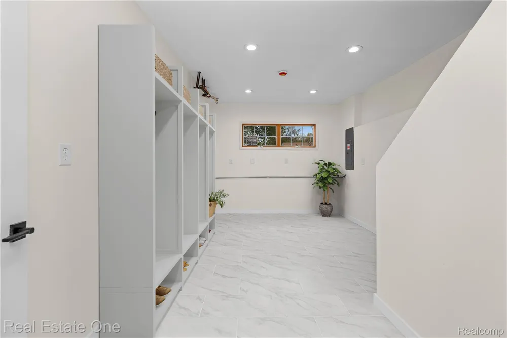 9047 Gale Road White Lake Charter Township, MI 48386