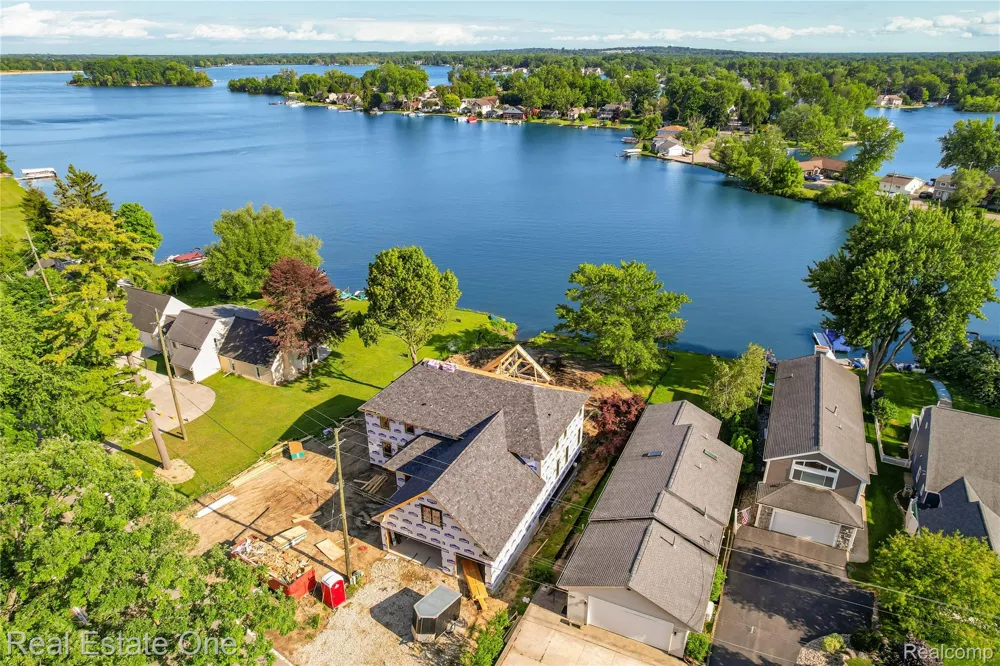 9047 Gale Road White Lake Charter Township, MI 48386