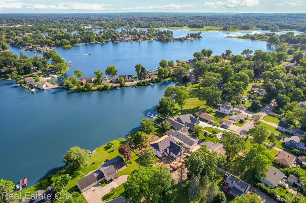 9047 Gale Road White Lake Charter Township, MI 48386