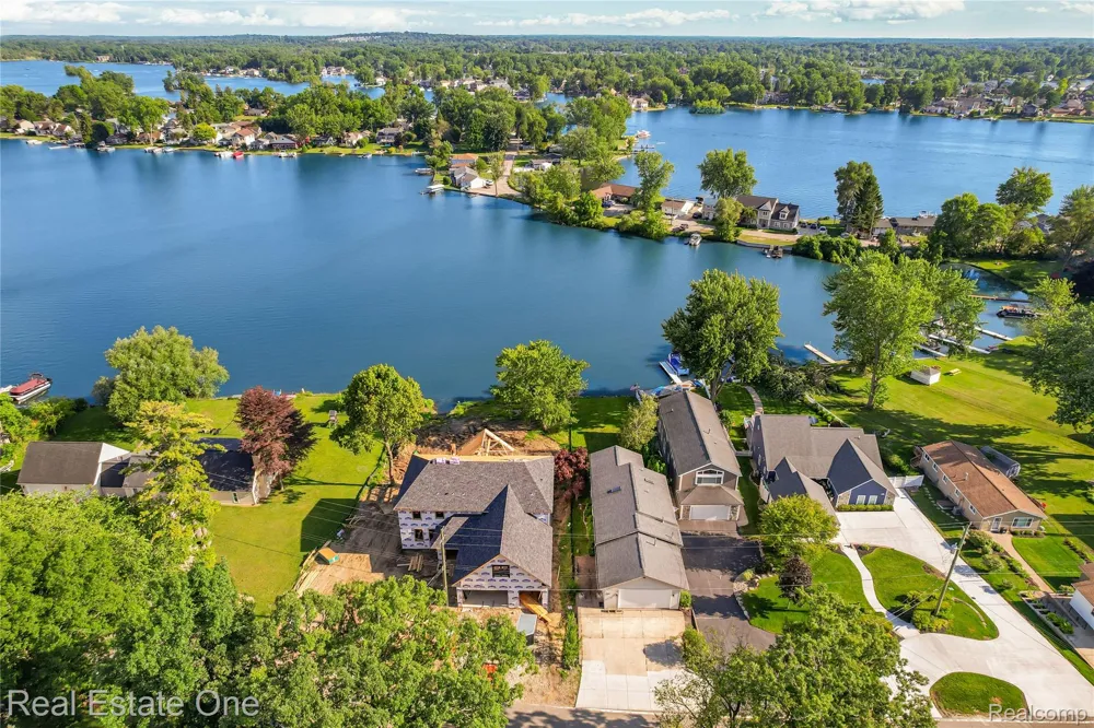 9047 Gale Road White Lake Charter Township, MI 48386