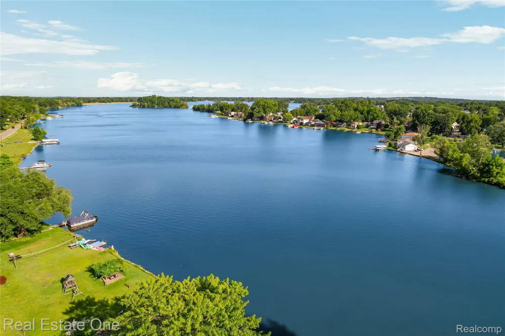 9047 Gale Road White Lake Charter Township, MI 48386