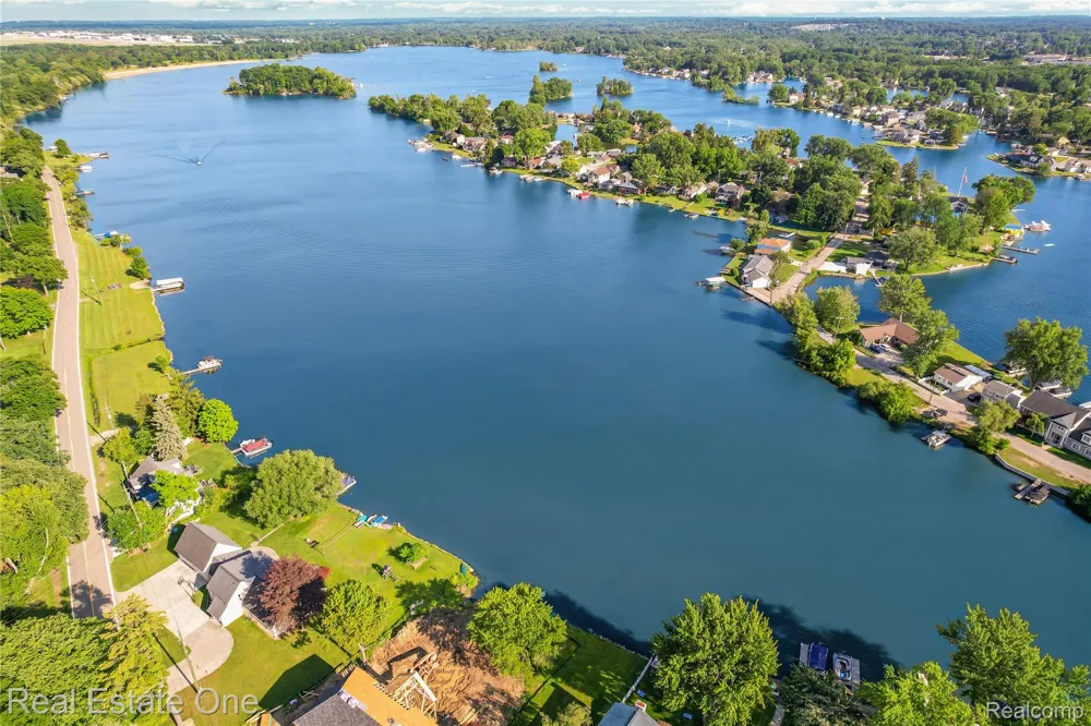 9047 Gale Road White Lake Charter Township, MI 48386