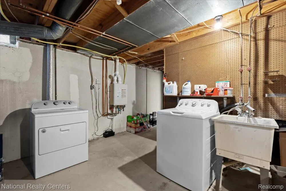 42142 Roscommon Street Northville City, MI 48167