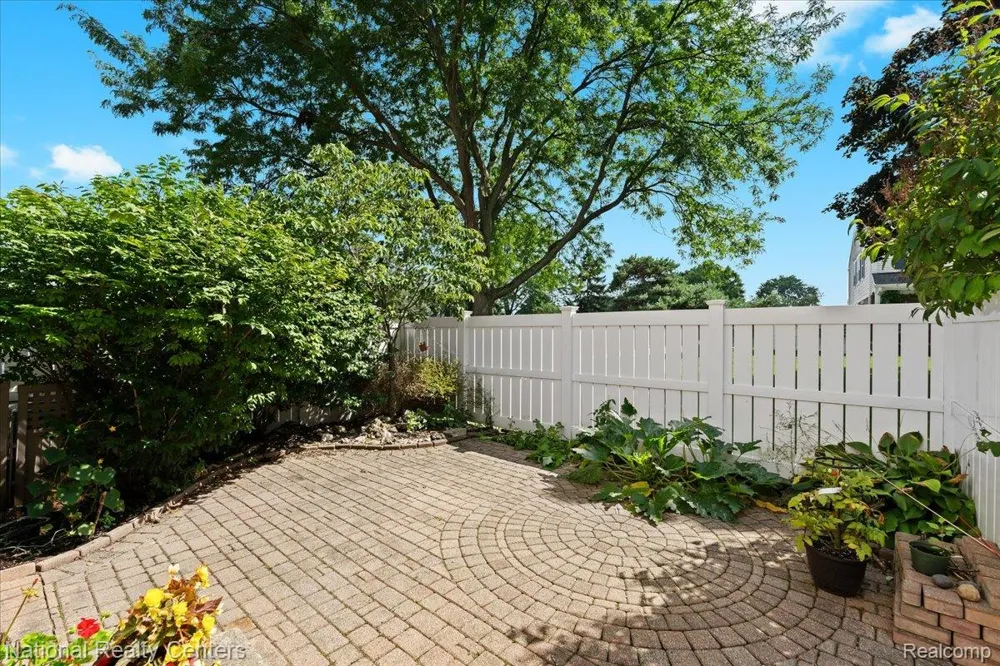 42142 Roscommon Street Northville City, MI 48167