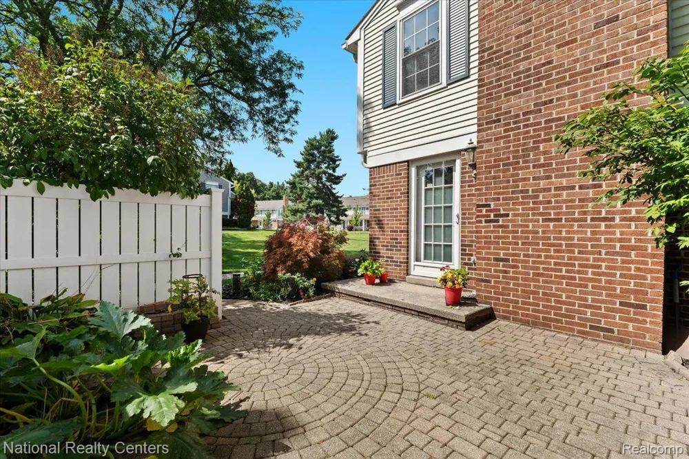 42142 Roscommon Street Northville City, MI 48167