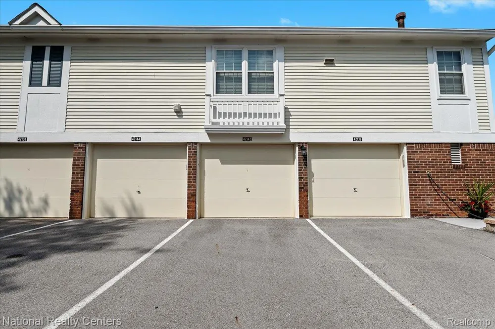 42142 Roscommon Street Northville City, MI 48167
