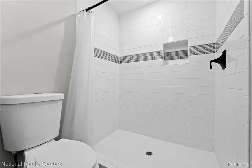 42142 Roscommon Street Northville City, MI 48167