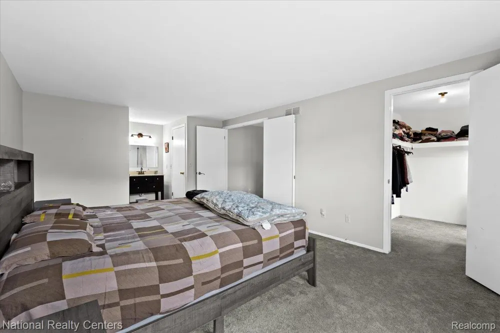 42142 Roscommon Street Northville City, MI 48167