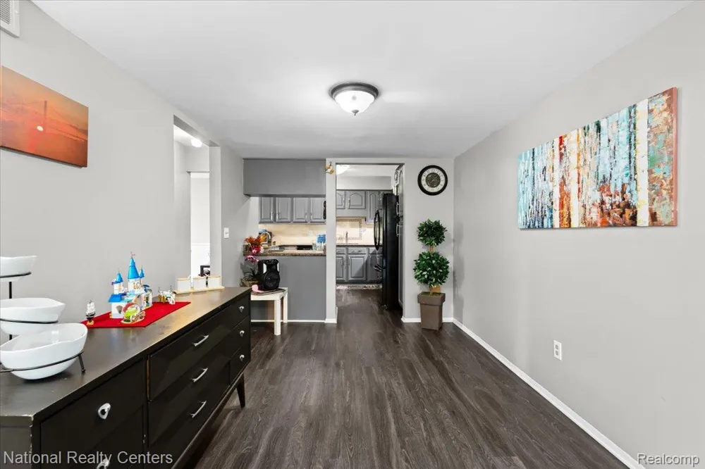 42142 Roscommon Street Northville City, MI 48167