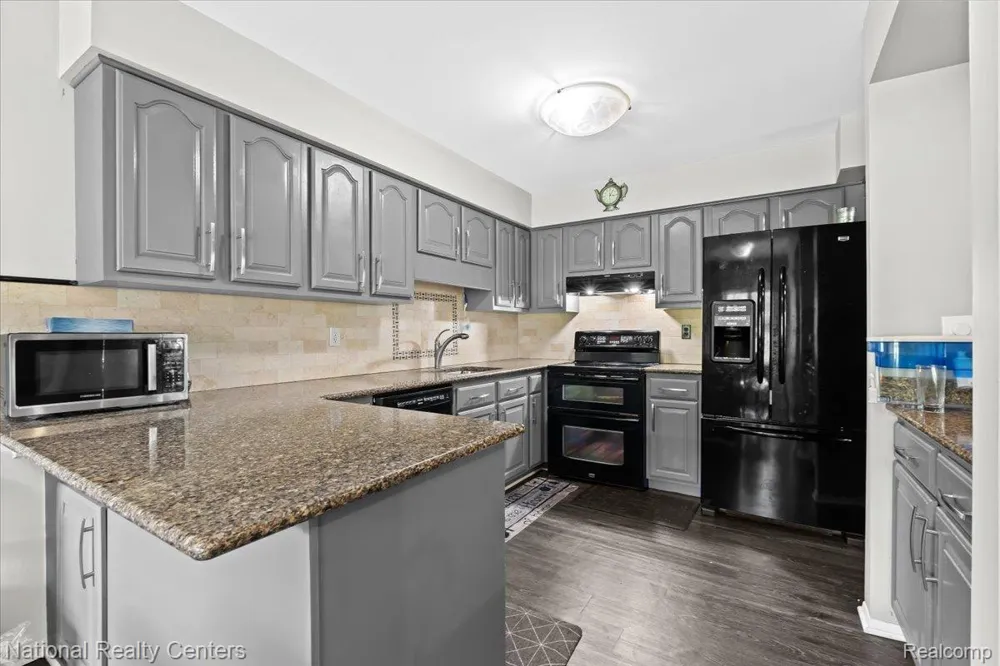 42142 Roscommon Street Northville City, MI 48167