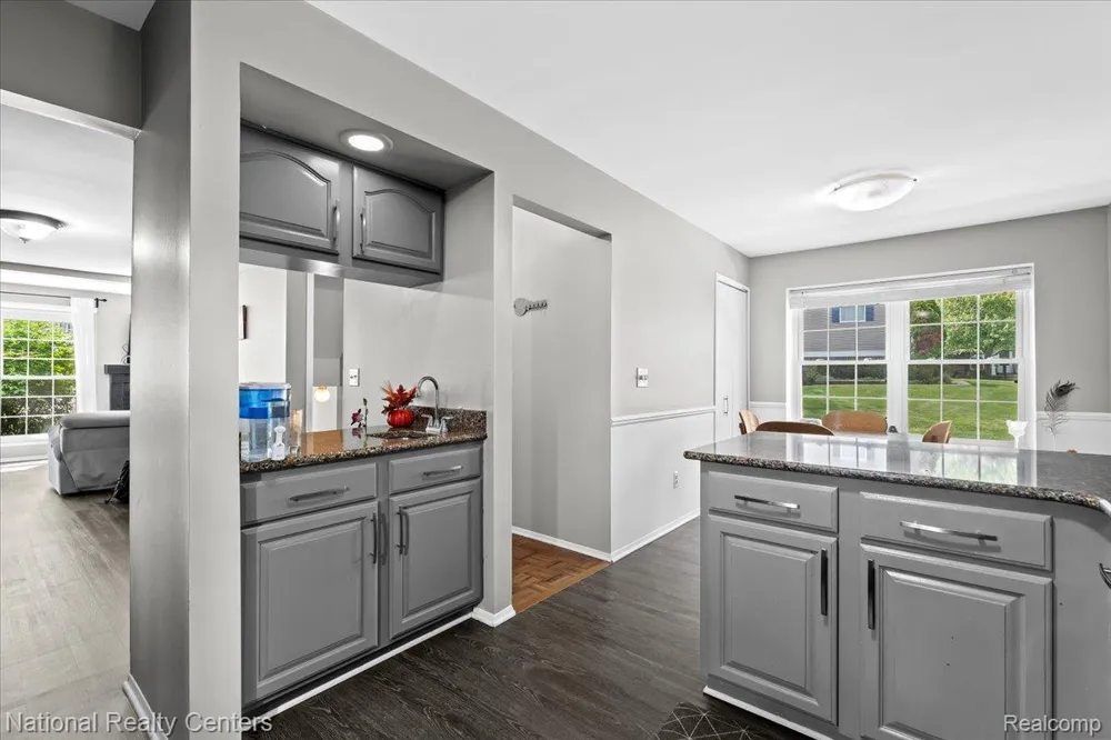 42142 Roscommon Street Northville City, MI 48167