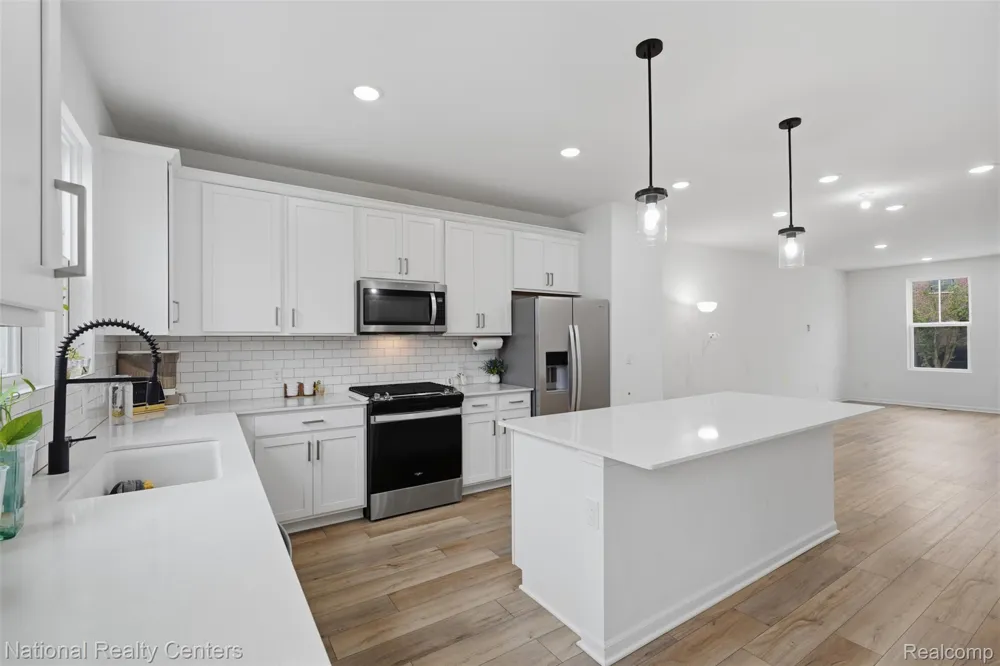 43034 Atwood Avenue Novi City, MI 48375