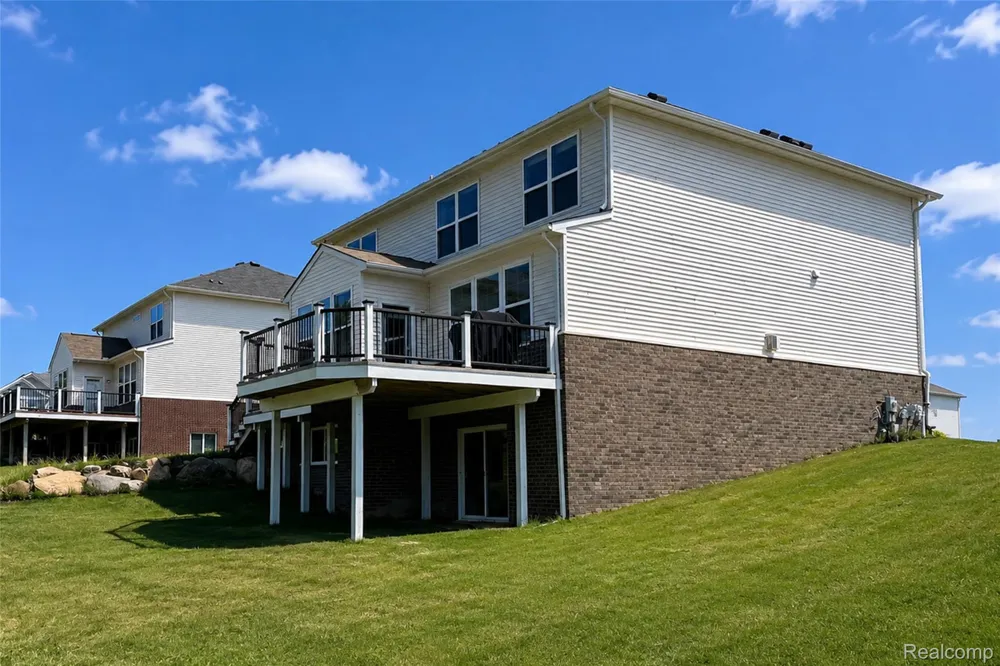 30081 Braeburn Street Lyon Charter Township, MI 48165