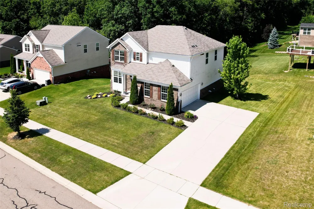 30081 Braeburn Street Lyon Charter Township, MI 48165