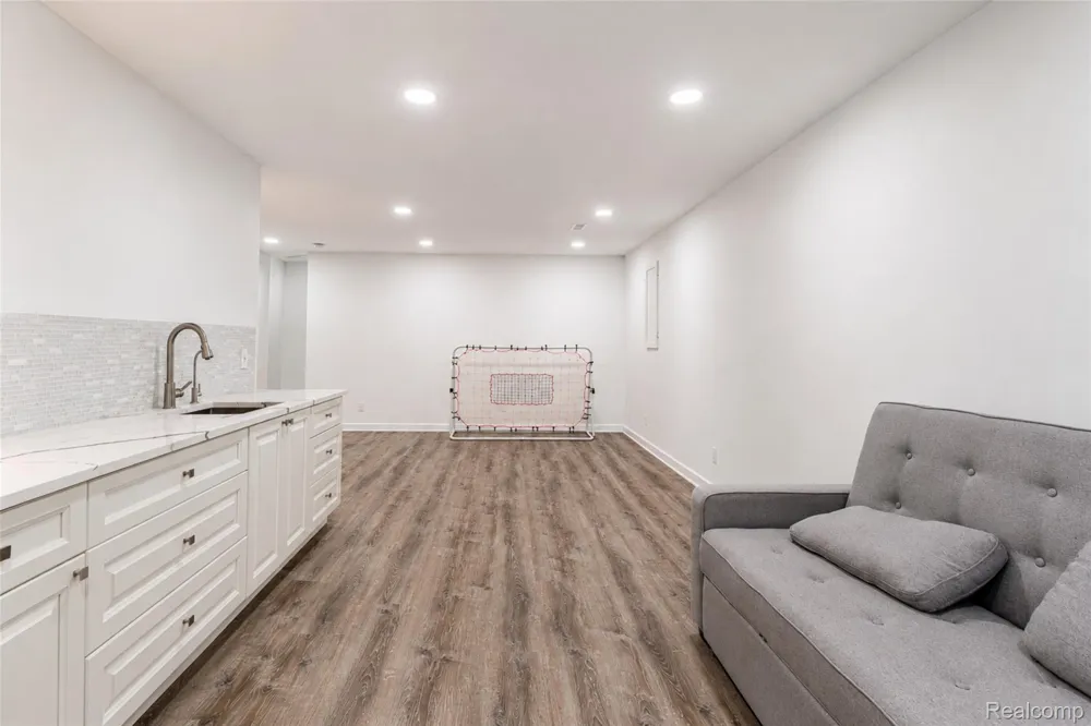43479 Prospect Lane Novi City, MI 48375