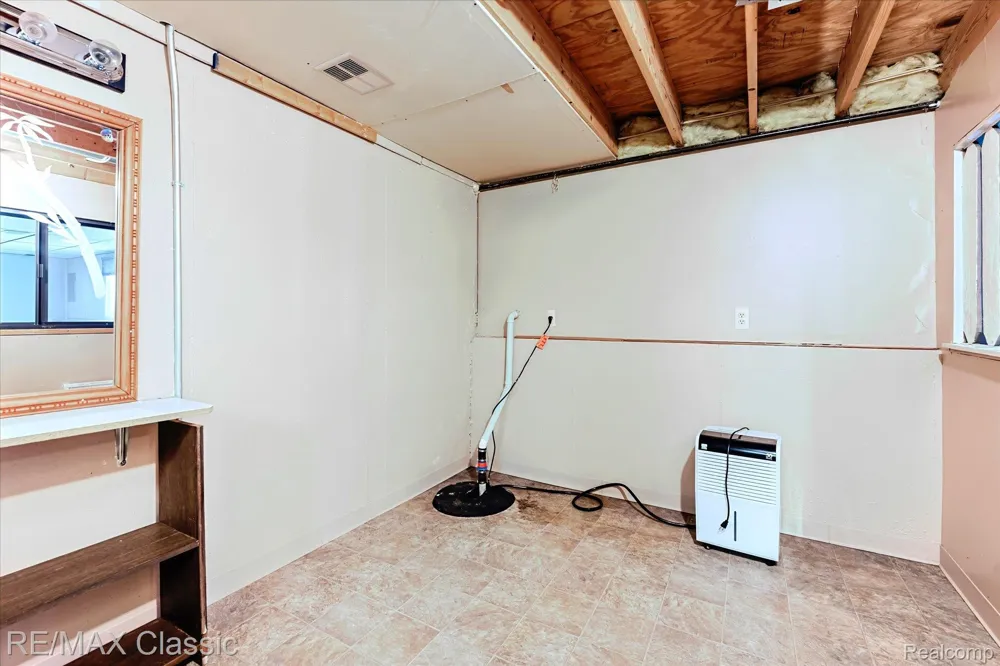 9039 Lake E Road #45 Springfield Charter Township, MI 48348