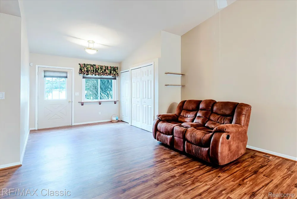 9039 Lake E Road #45 Springfield Charter Township, MI 48348