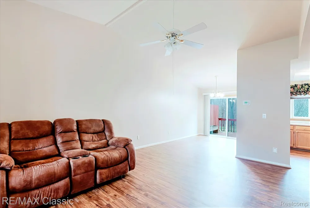9039 Lake E Road #45 Springfield Charter Township, MI 48348