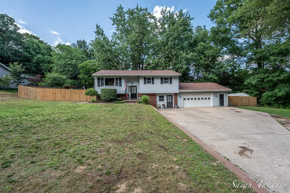 3860 E Pontaluna Road Fruitport Charter Township, MI 49415
