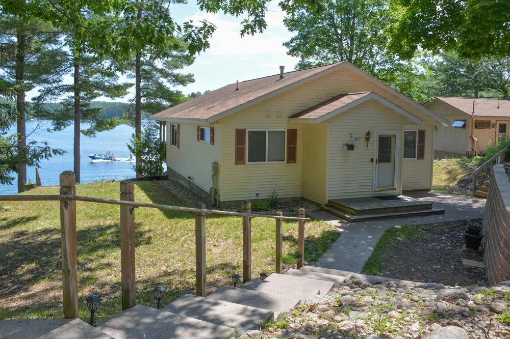 1877 Pinehurst Trail East Bay Township, MI 49696