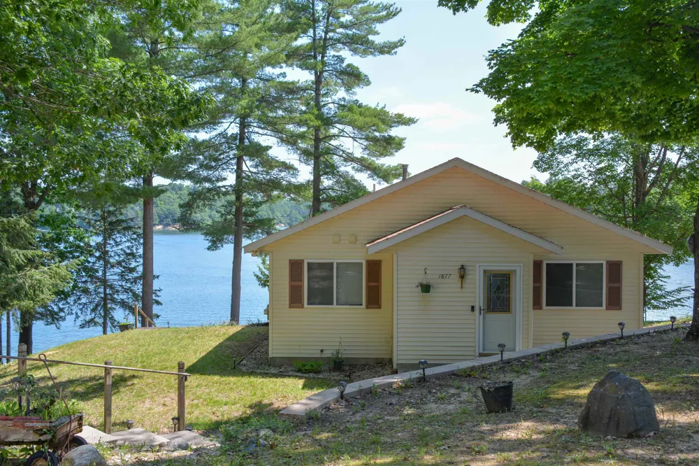 1877 Pinehurst Trail East Bay Township, MI 49696