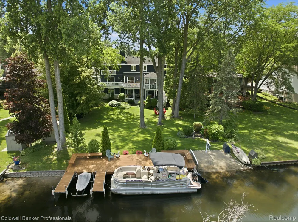 3410 Benstein Road Commerce Charter Township, MI 48382