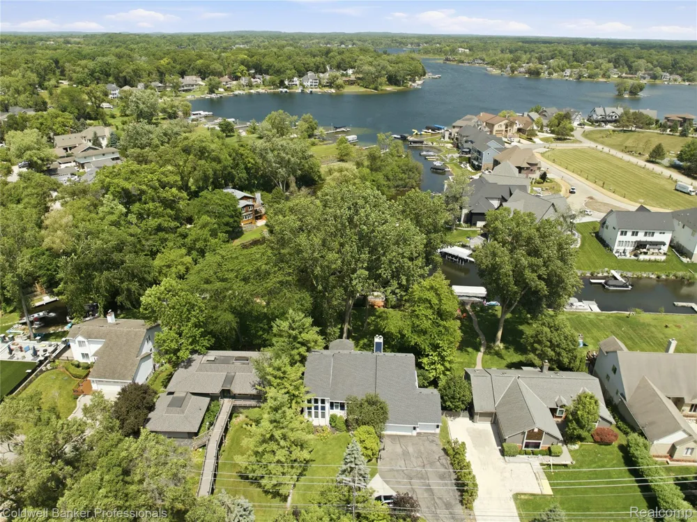 3410 Benstein Road Commerce Charter Township, MI 48382