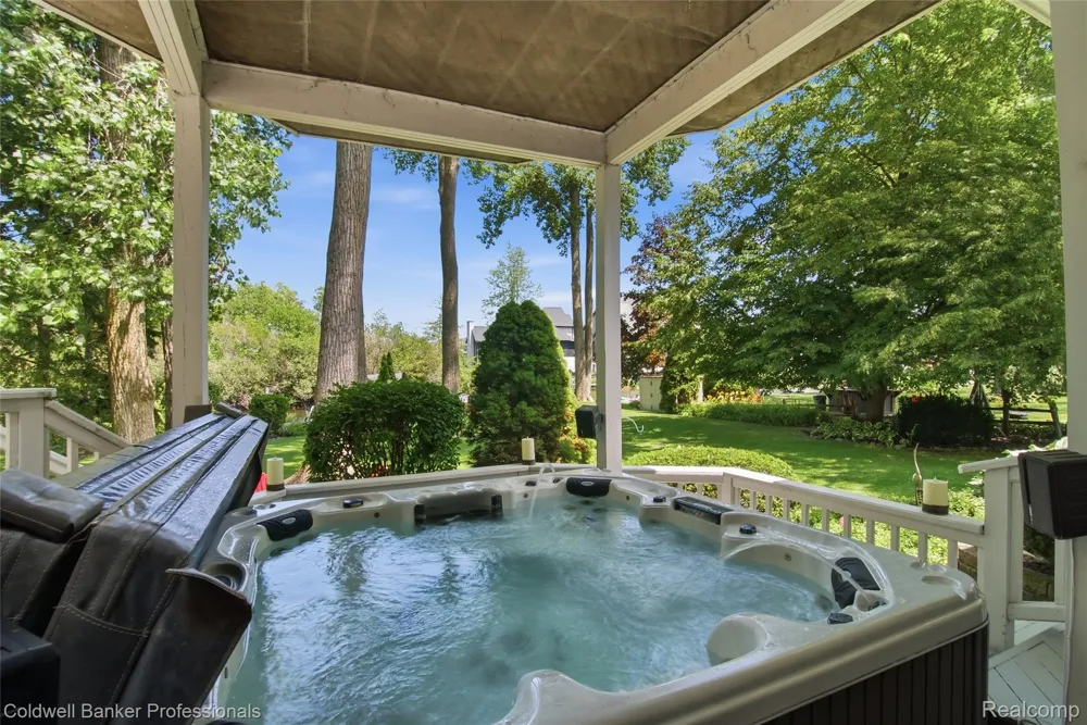 3410 Benstein Road Commerce Charter Township, MI 48382