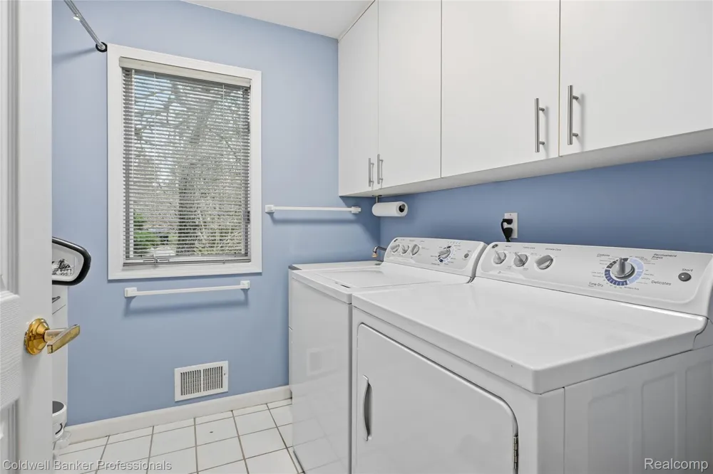 3410 Benstein Road Commerce Charter Township, MI 48382