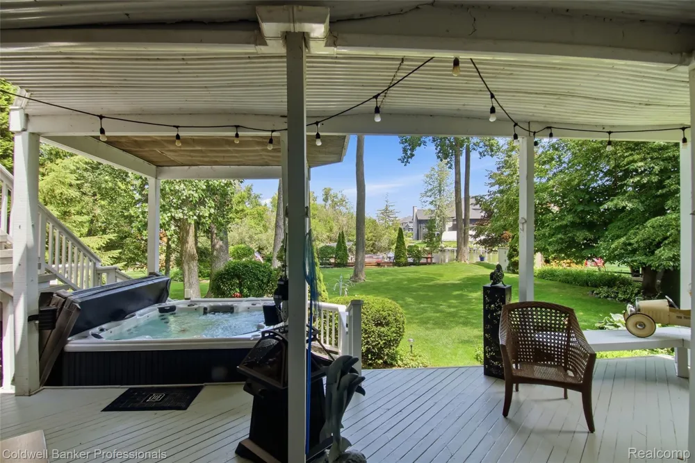3410 Benstein Road Commerce Charter Township, MI 48382