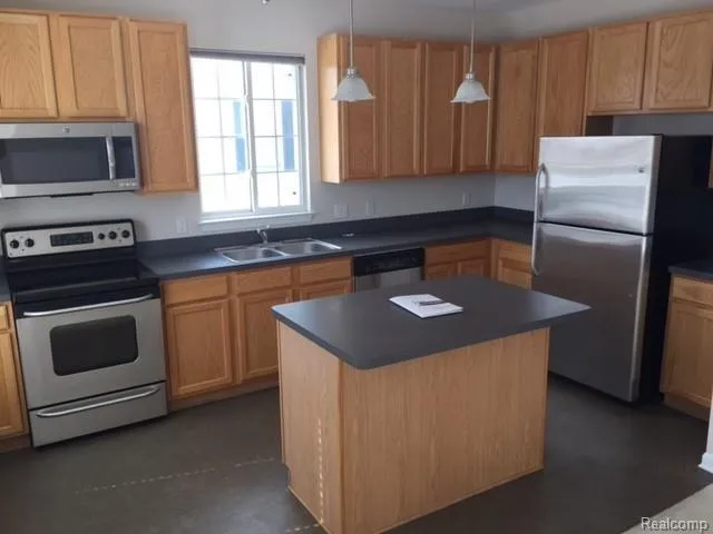 1059 ALAMEDA BOULEVARD Troy City, MI 48085