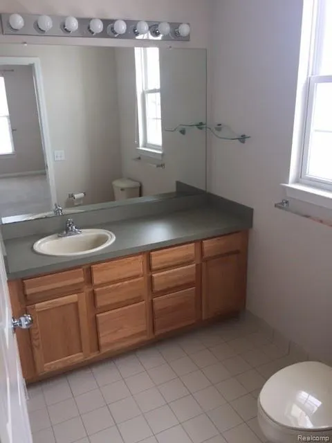 1059 ALAMEDA BOULEVARD Troy City, MI 48085