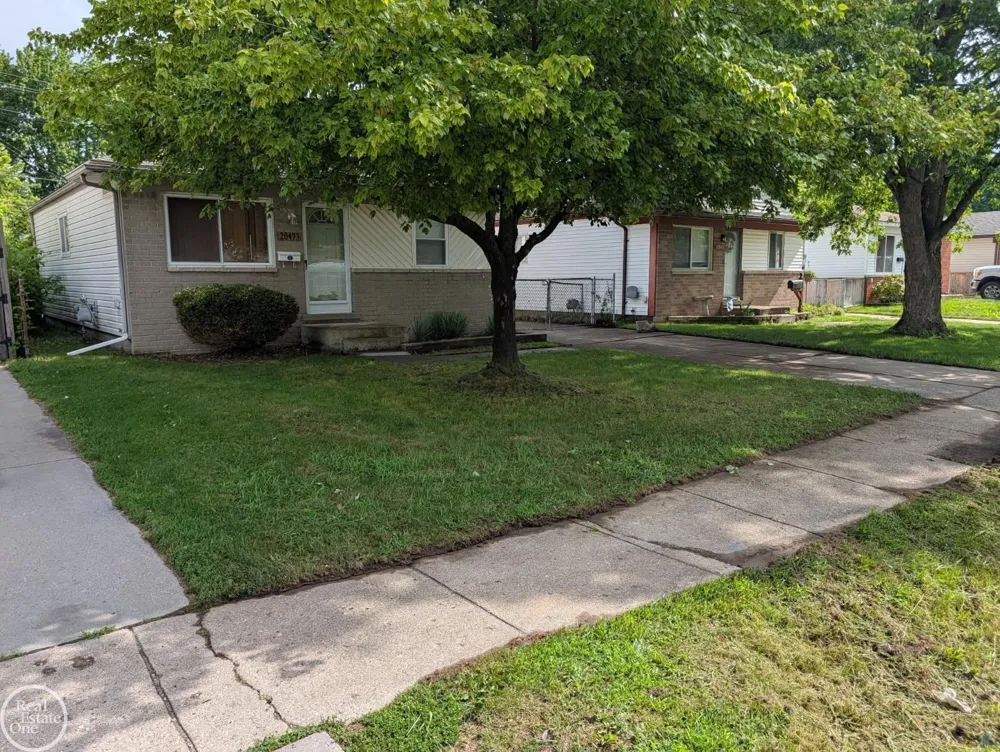 20473 Vermander Avenue Clinton Charter Township, MI 48035