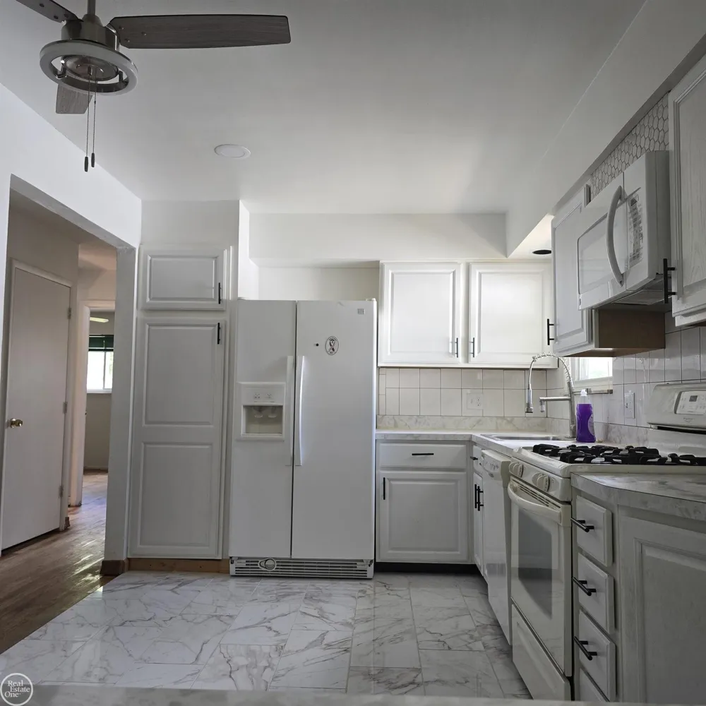 20473 Vermander Avenue Clinton Charter Township, MI 48035