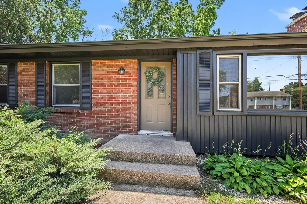1628 Bridle Creek Street SE Kentwood City, MI 49508