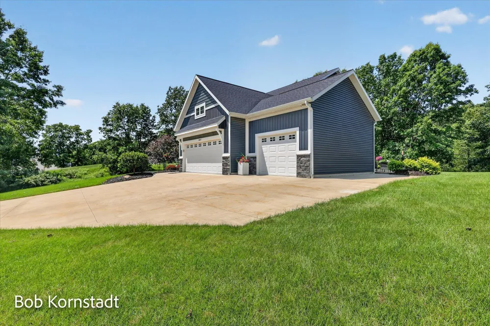 8059 Buttrick Ridge Trail SE Caledonia Township, MI 49302