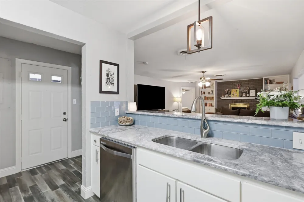 1308 W Redbud Drive Hurst, TX 76053