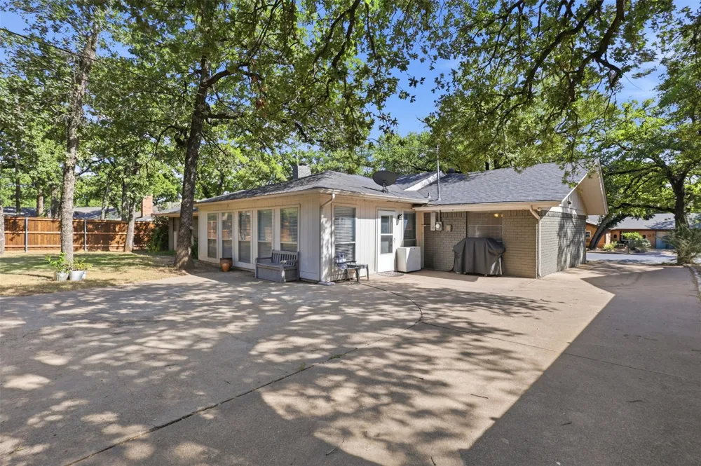 1308 W Redbud Drive Hurst, TX 76053