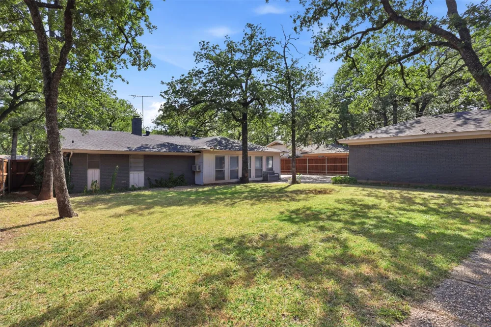 1308 W Redbud Drive Hurst, TX 76053