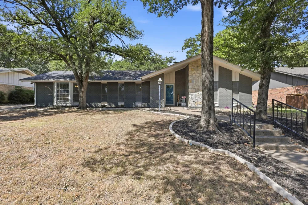 1308 W Redbud Drive Hurst, TX 76053
